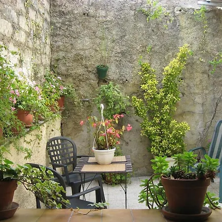 Appartement Terrasse fleurie à Pézenas Chambre photo